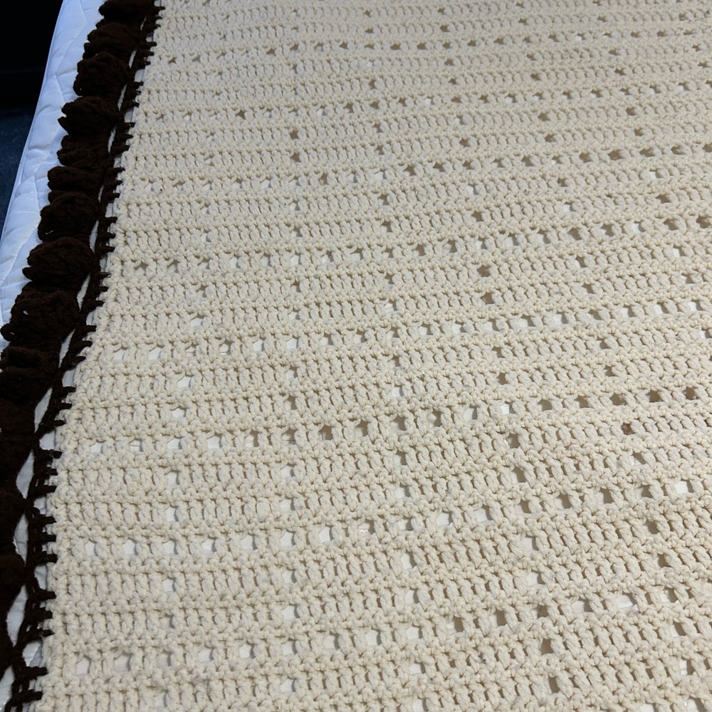 Handmade cream crochet blanket with a brown bobble stitch border - Picture 3 of 8